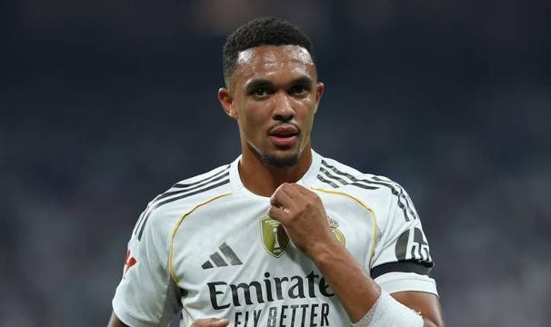 国际足联-西媒称阿韦洛亚劝阿诺德夏窗离队，邮报：这一报道毫无根据