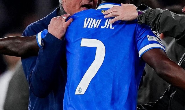 国际足联-染红！63岁穆里尼奥暴怒：裁判有保护名单 上面写着几名皇马球员