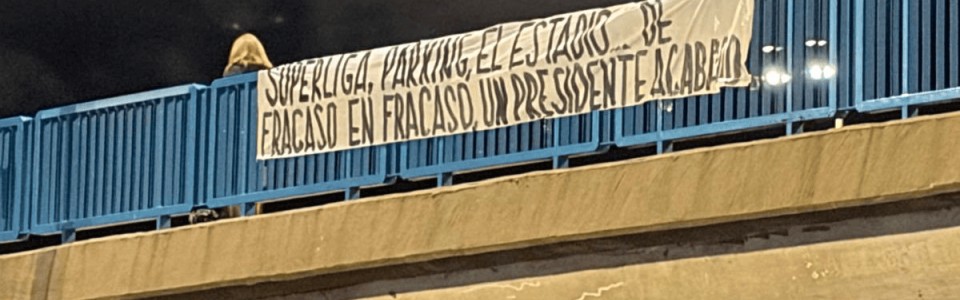 足球新闻-不满换帅+3天丢2冠！皇马球迷拉横幅要求老佛爷下台 将在主场狂嘘