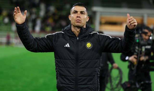 仅6.1分！41岁C罗第35次失点 空门离谱踢偏+4射0球 伤退或缺阵2周