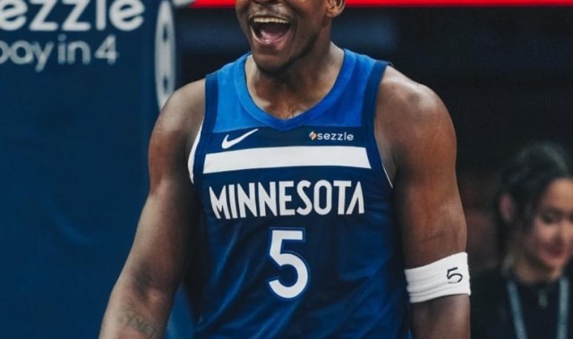 国际足联-大爆冷！华子20+6毫无借口，公牛7人得分上双，兰德尔30+7犯大错